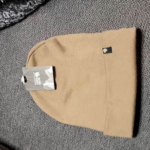 Mountain Hardwear Other - ❄️Mountain Hardwear🔥Unisex Everyone's Favorite Beanie🧡 Super Soft and Comfy!